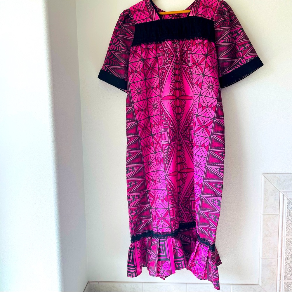 Homemade vintage muumuu Hawaiian pockets One Size